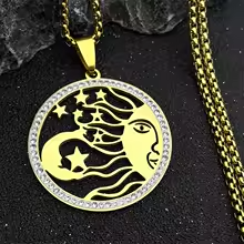 Pendentif Céleste Doré – Lune, Étoiles & Énergie Cosmique